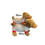 Teckelknuffels bruin met gestipte pyjama