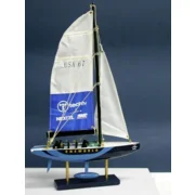 Miniatuurboot “One World” Hoogte 40 cm Fx 246-25 A America's Cup