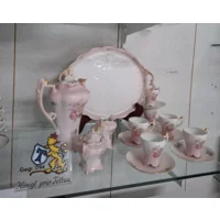 Königlich privilegierte Porzellanfabrik Tettau	Mokkaservies Daphne Roos 18 delig	Tettau Antiquariat		Handarbeid