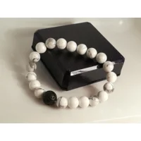 Armband howliet met lavasteen