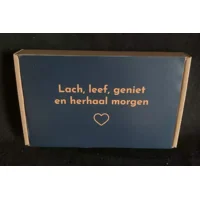 Brievenbus post Lach, leef, geniet en herhaal morgen