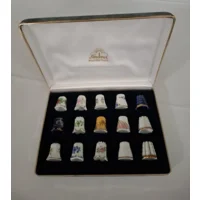 Lindner Bavaria porzellan 	Doos 15 stuks vingerhoedjes mix			Handarbeid