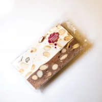 schijfje zachte nougat met vanille en chocolade