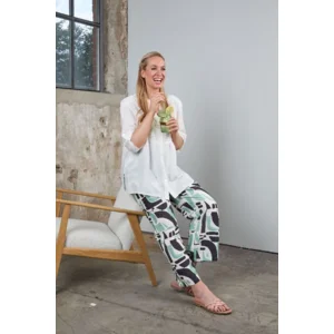 Mona Lisa Bloes: Ecru, broderie ( Duitse Maten ) ( MONA.181 )