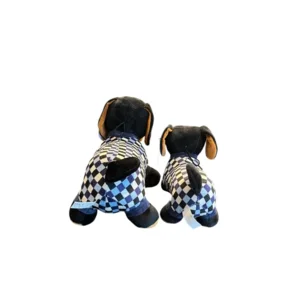 Teckelknuffels zwart met geruite pyjama