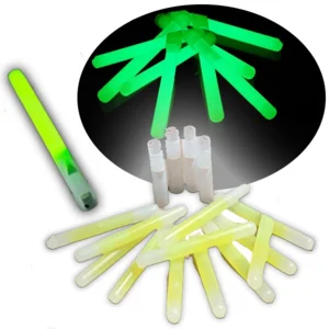 25 groene glow sticks met fluitje - geleverd met koordjes - glowtijd 6-8 uur