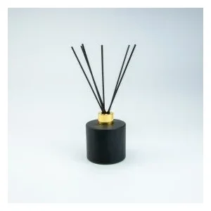 Set-parfumfles-cylinder-zwart-met-gouden-schroefdop-geurstokjes-200ml