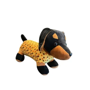 Teckelknuffel zwart met gele pyjama