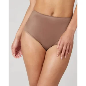 Spanx Shaping Satin corrigerende slip in donker huidskleur