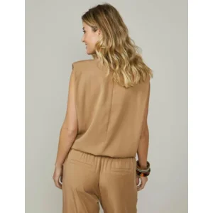 Summum Woman Top met schoudervulling: Camel ( SUM.6 )