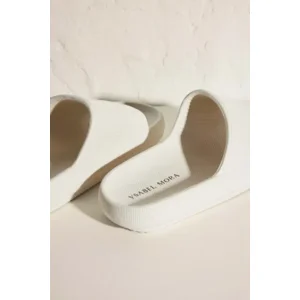 Ysabel Mora Slip On teenslippers in ivoor