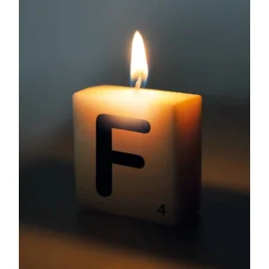 Cijfer- / letterkaarsje - Scrabble - F