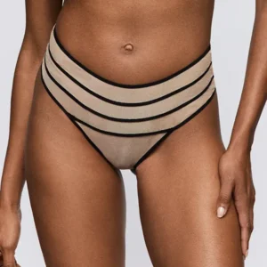 Sarda Yulimar tailleslip in zwart en nude