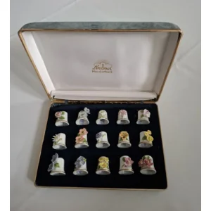 Lindner Bavaria porzellan 	Doos 15 stuks vingerhoedjes bloemen			Handarbeid