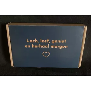 Brievenbus post Lach, leef, geniet en herhaal morgen