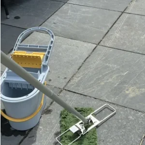 Dweil Ha-Ra buiten terras