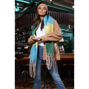 warme wintersjaal in blokkleuren oranje paars blauw geel