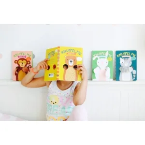 Boek - Knuffel me - Kleine puppy - Met vingerpopfunctie