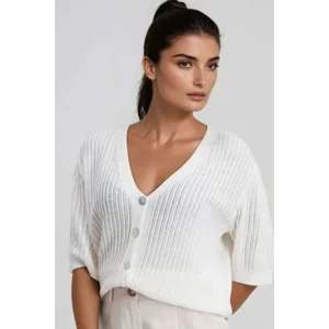 Signe Nature dames cardigan: Ecru, met knopen en korte mouw ( Signe.1353 )
