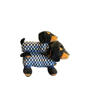 Teckelknuffels zwart met geruite pyjama