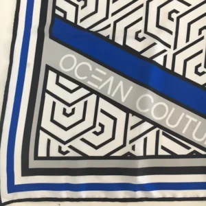 Ocean Couture pareo/scarf grafische print in blauw en zwart