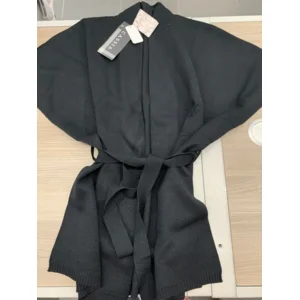 Kris Fashion Cardigan mouwloos: Zwart, rib brei ( foto model maar in het zwart !!!) ( KRI.42 )