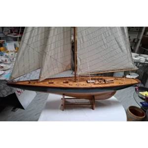 Miniatuurboot "Shamrock 1898" Hoogte 1.85 M