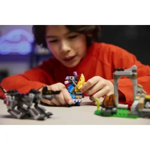 LEGO® 77075 Fortnite Peely en Sparkplugs kamp