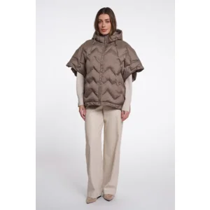 Rino & Pelle Vest: Hilary, Toffee kleur, aangesneden mouw ( RINO.107 )