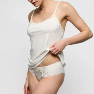 Larie Jo Avero Studio top in ivoor