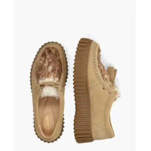 CLARKS Torhill Bee Warm Sand Suede