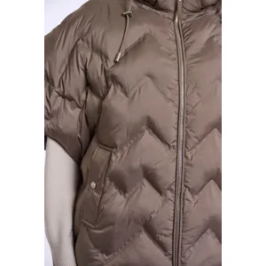 Rino & Pelle Vest: Hilary, Toffee kleur, aangesneden mouw ( RINO.107 )