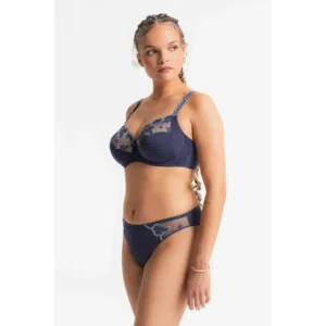 Louisa Bracq – Elise – BH Beugel – 419-01 – Nuit Electrique