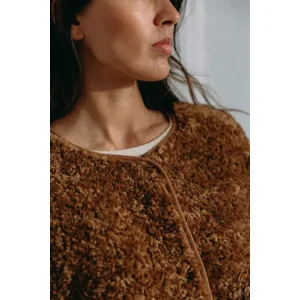 Alice et Maman Daphne jasje in bruin